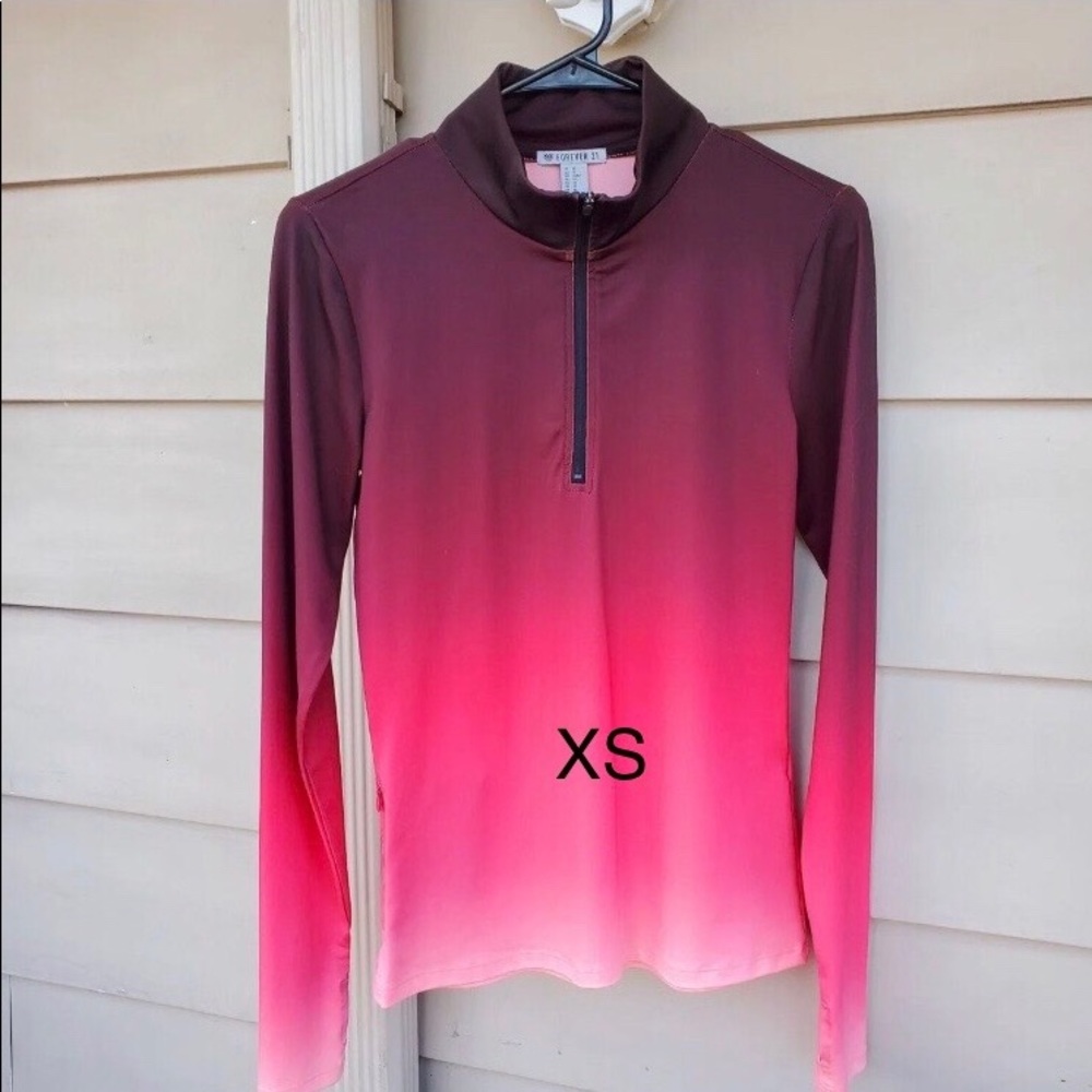 Ombré pullover w/zip pockets
